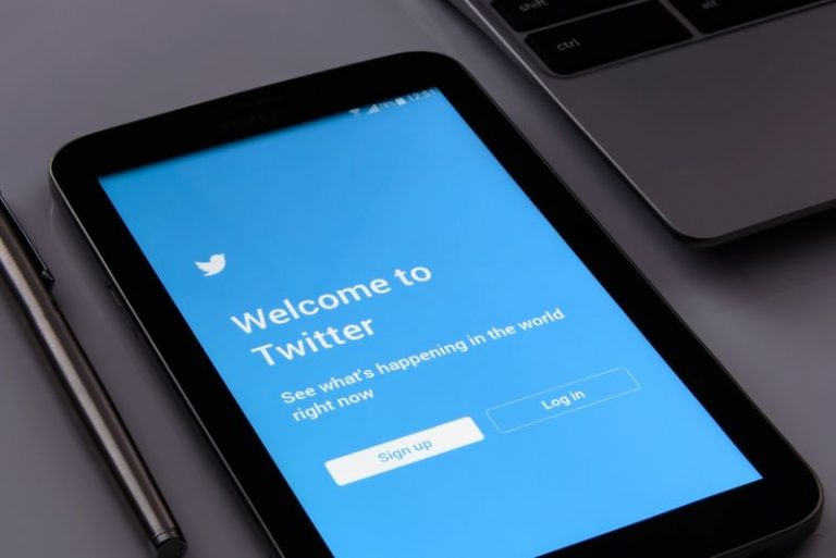 Los ingresos de Twitter caen un 40% por la huida de los anunciantes